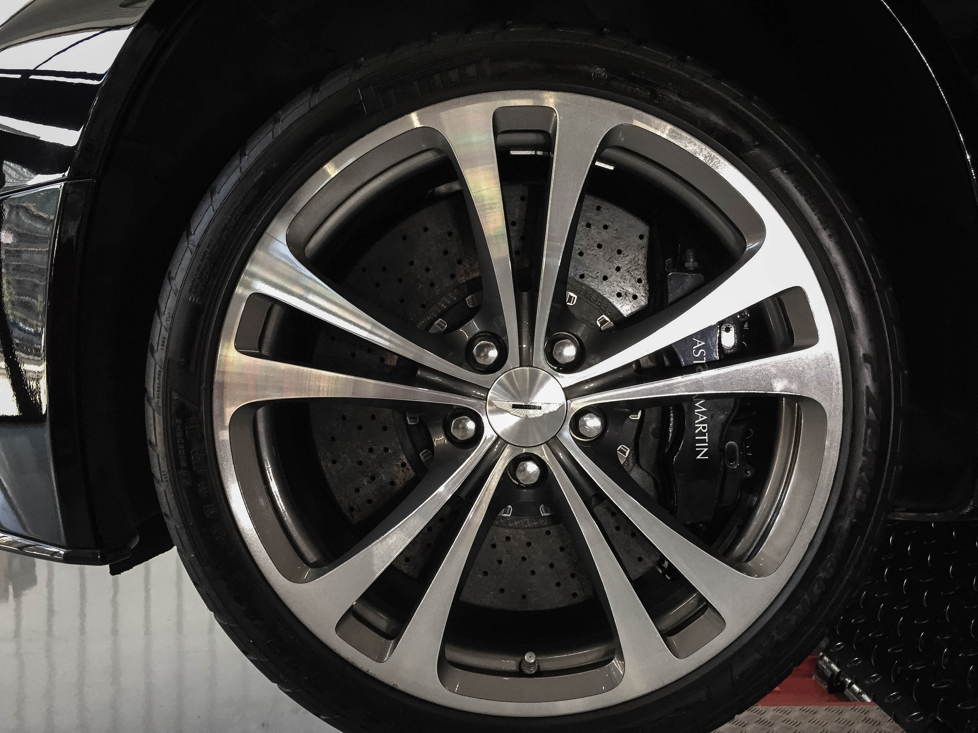 Aston Martin Vantage – Wheel