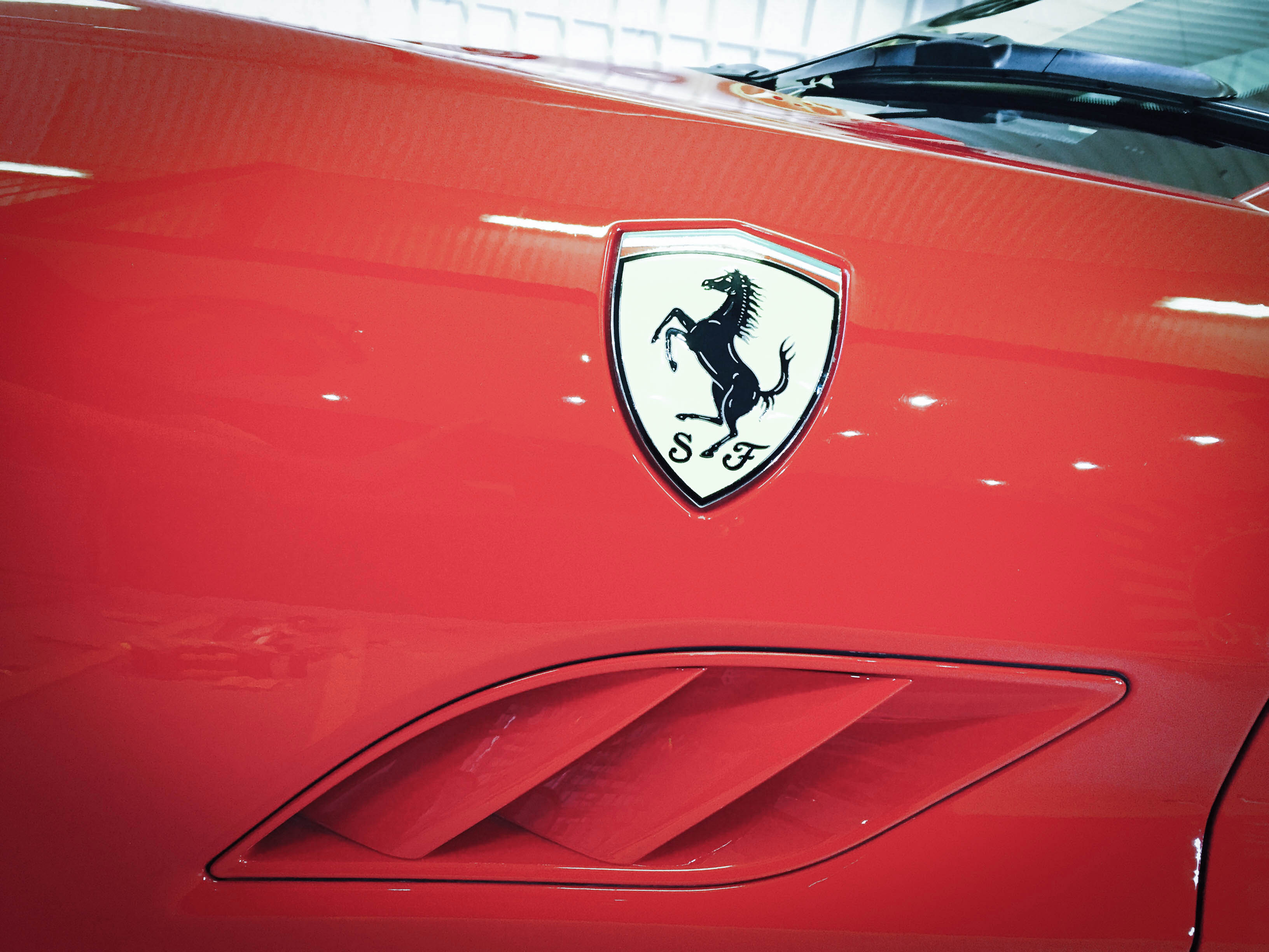 Ferrari California – Badge