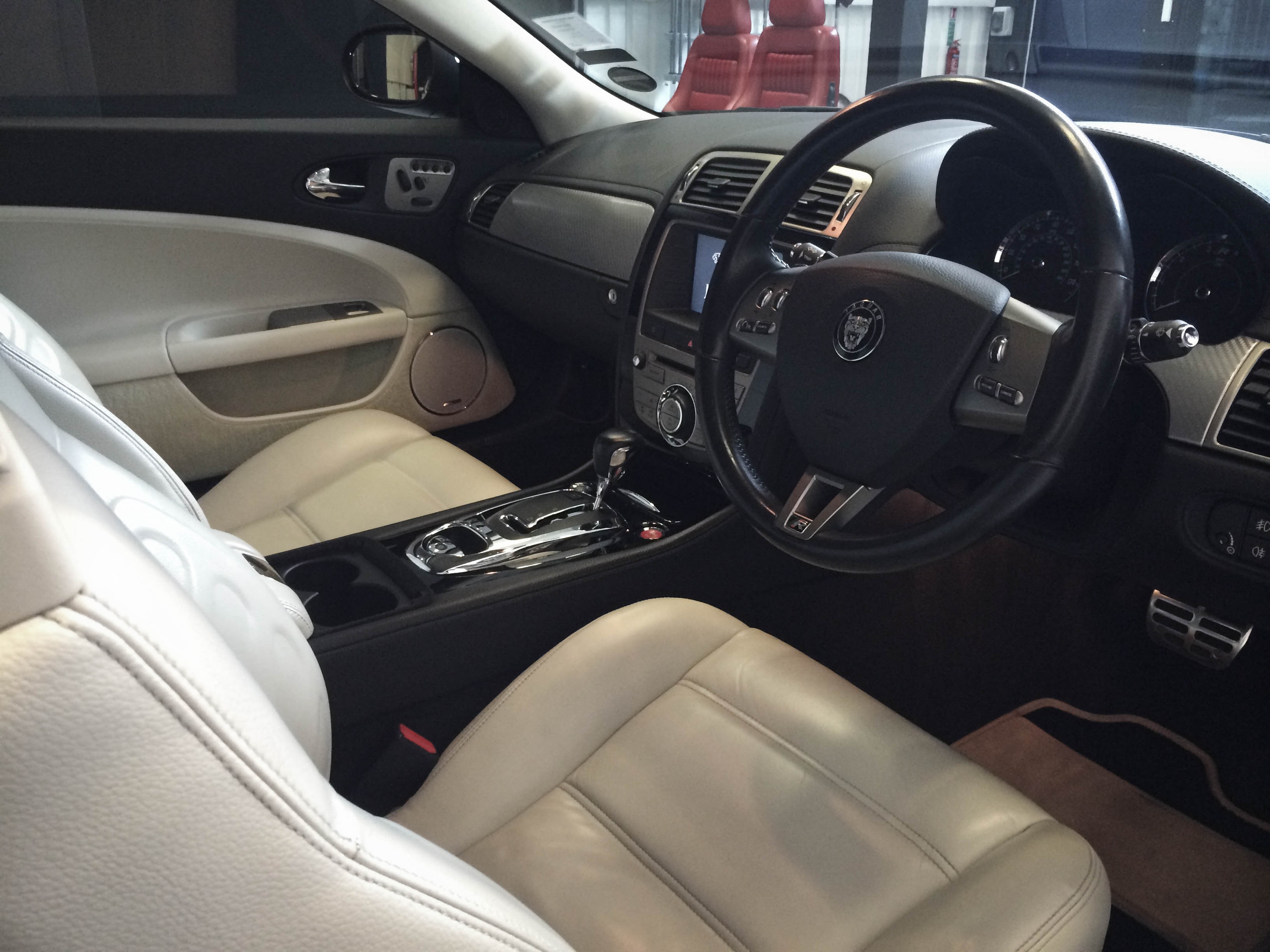 Jaguar R Coupe – Interior