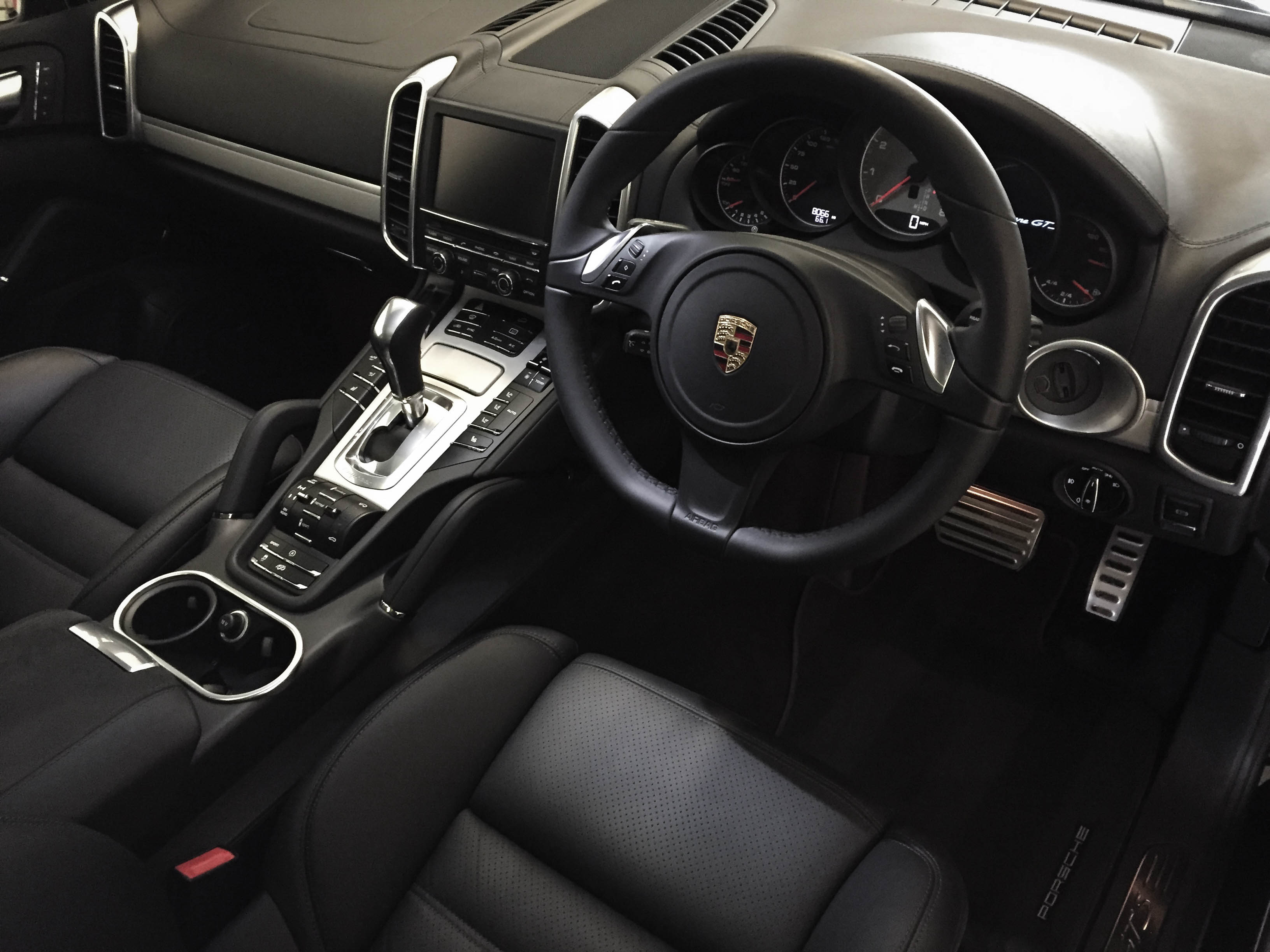 Porsche Cayenne GTS – Interior