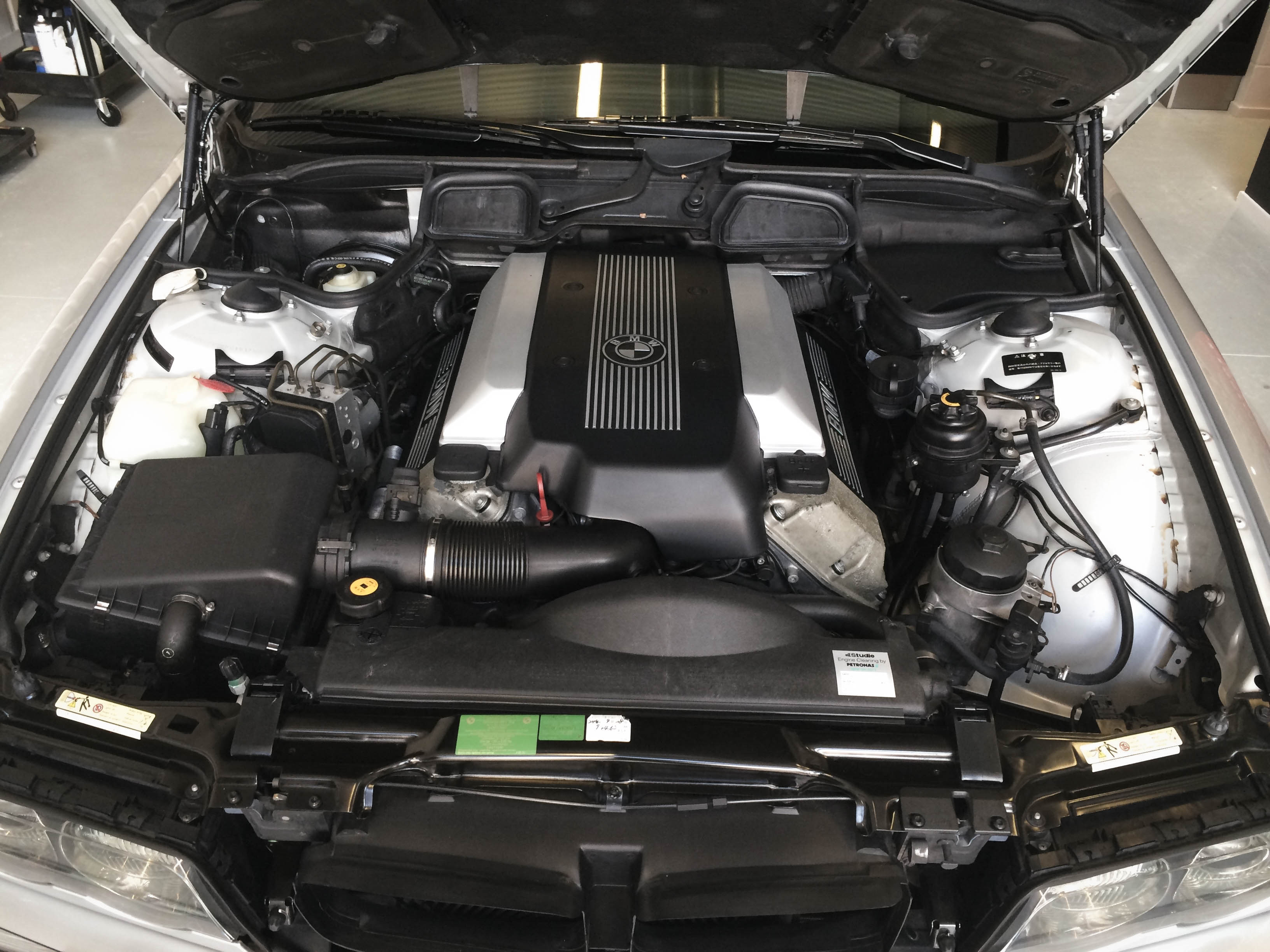 BMW 740i – Engine