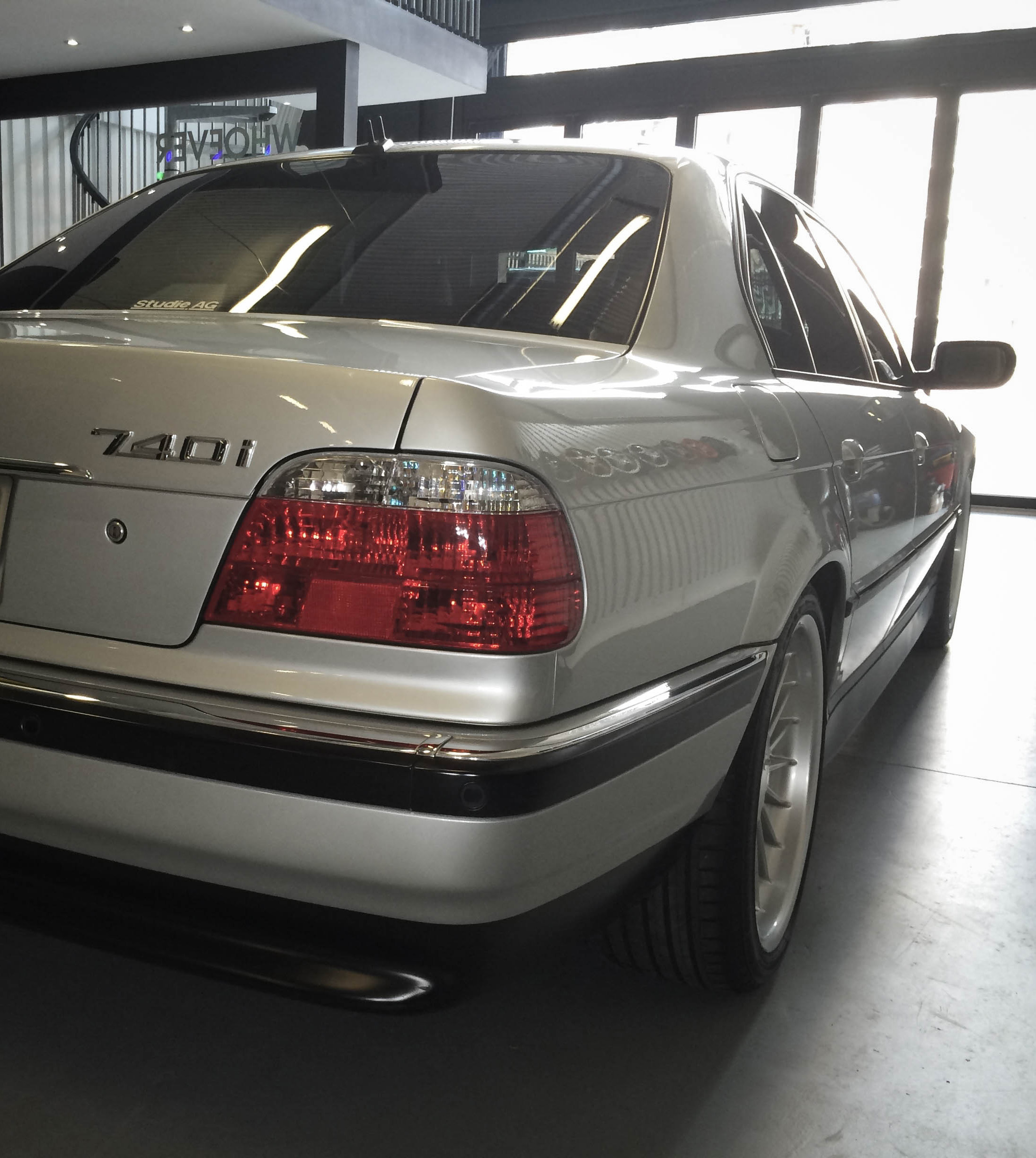 BMW 740i – Rear