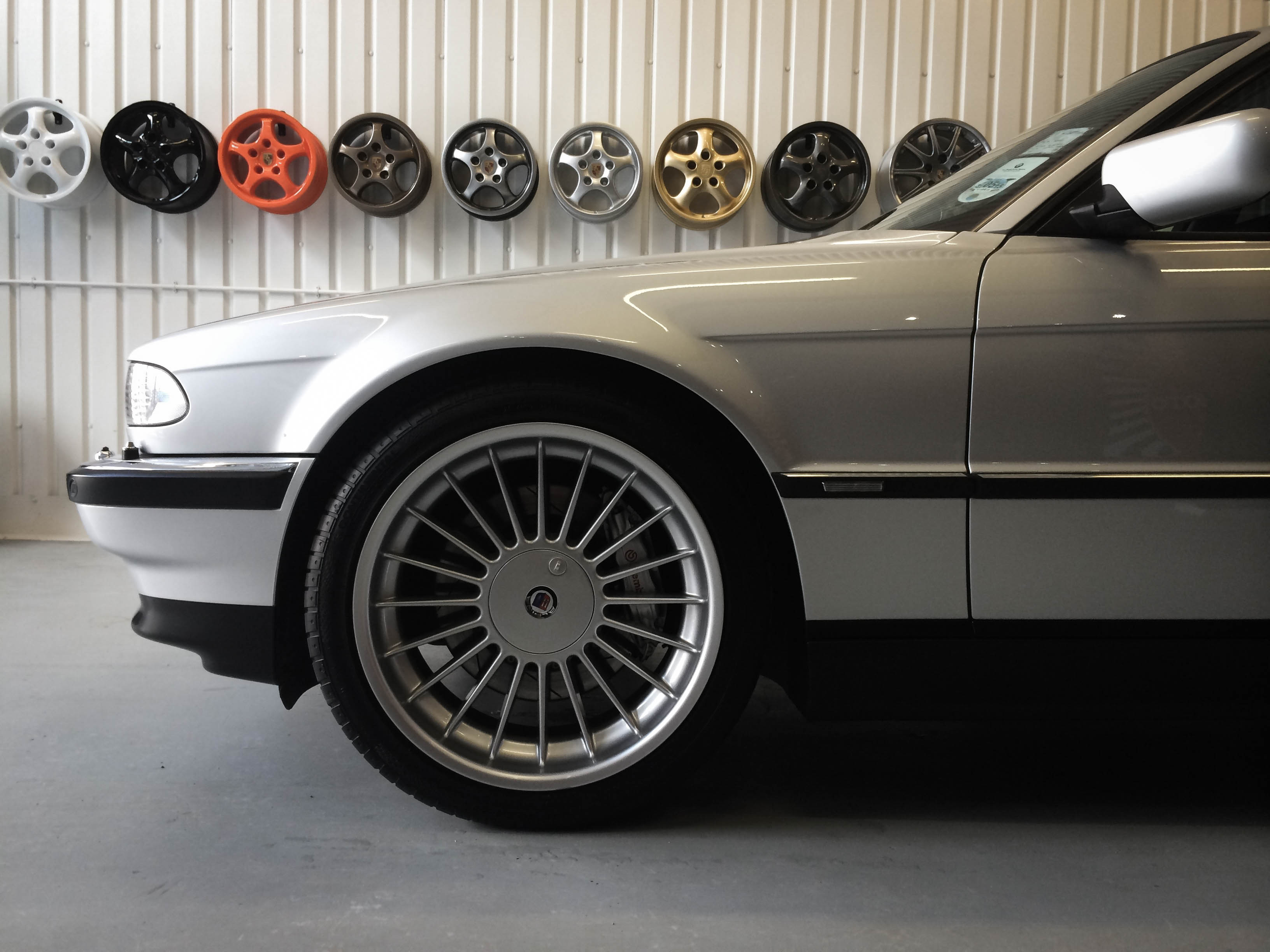 BMW 740i – Wheel detailing