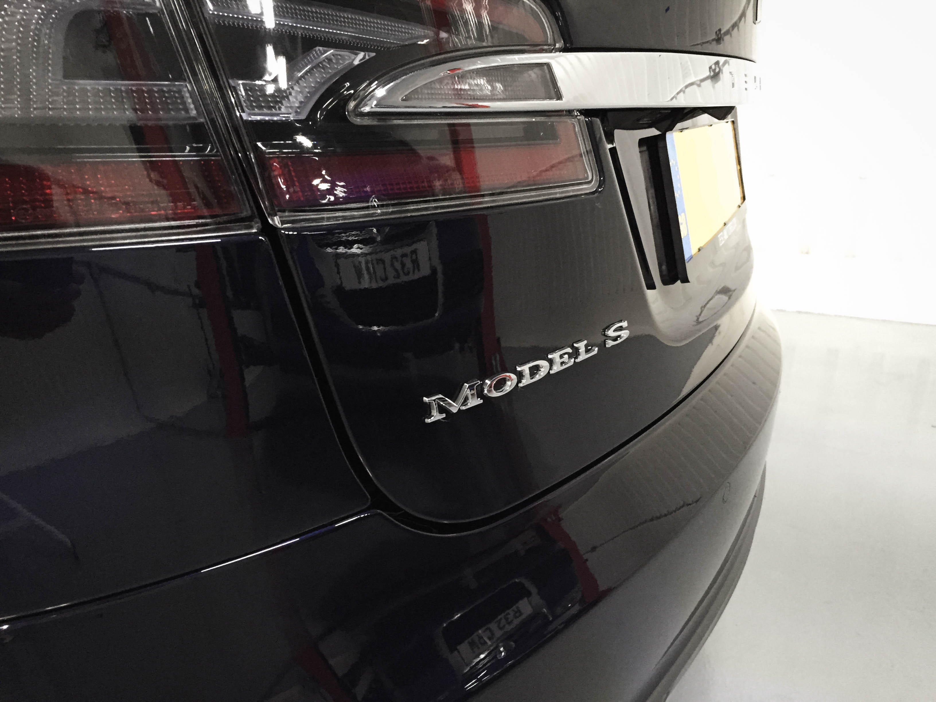 Tesla-Model S-backplate