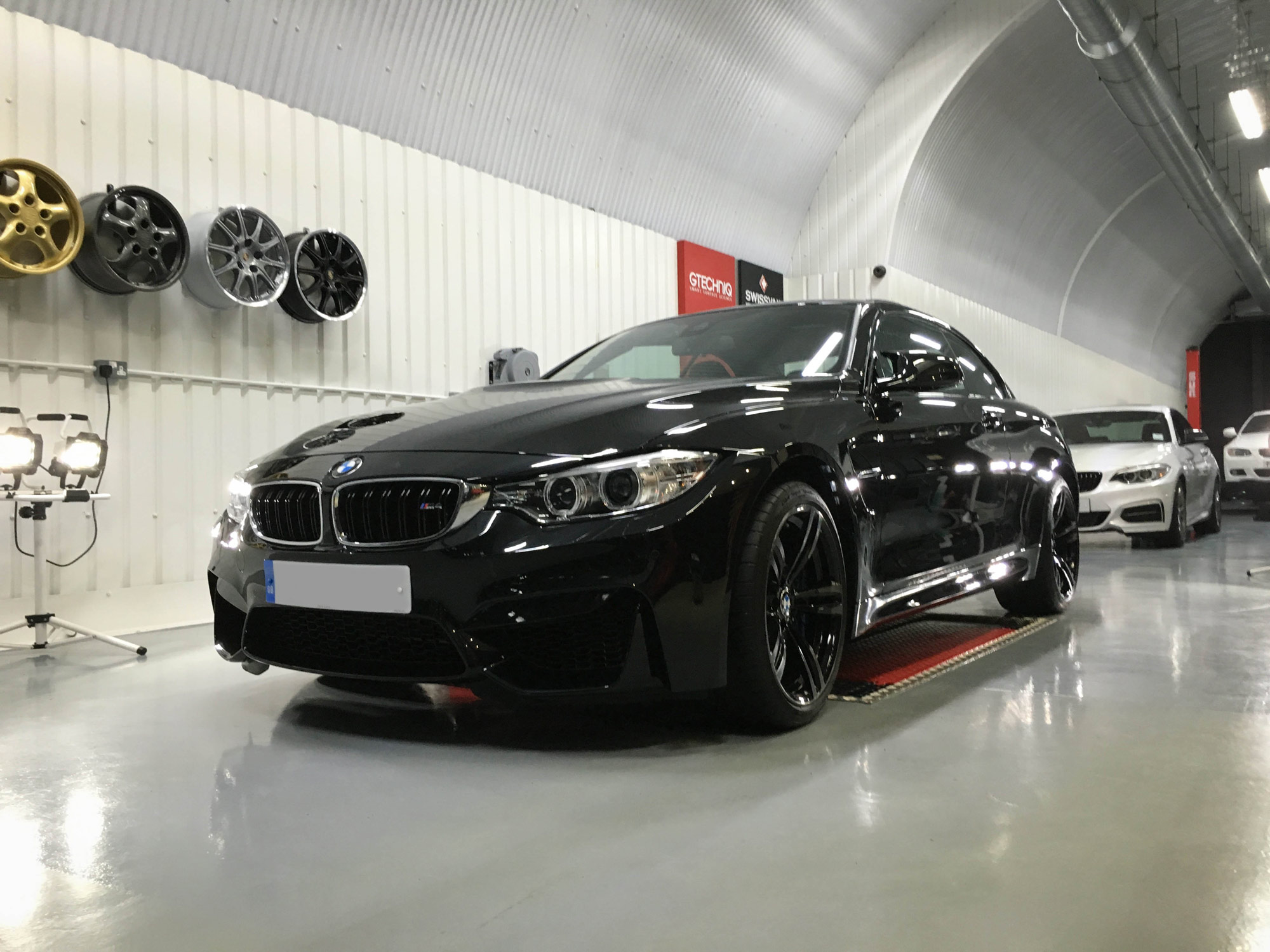 BMW-M4-front-passengers-side